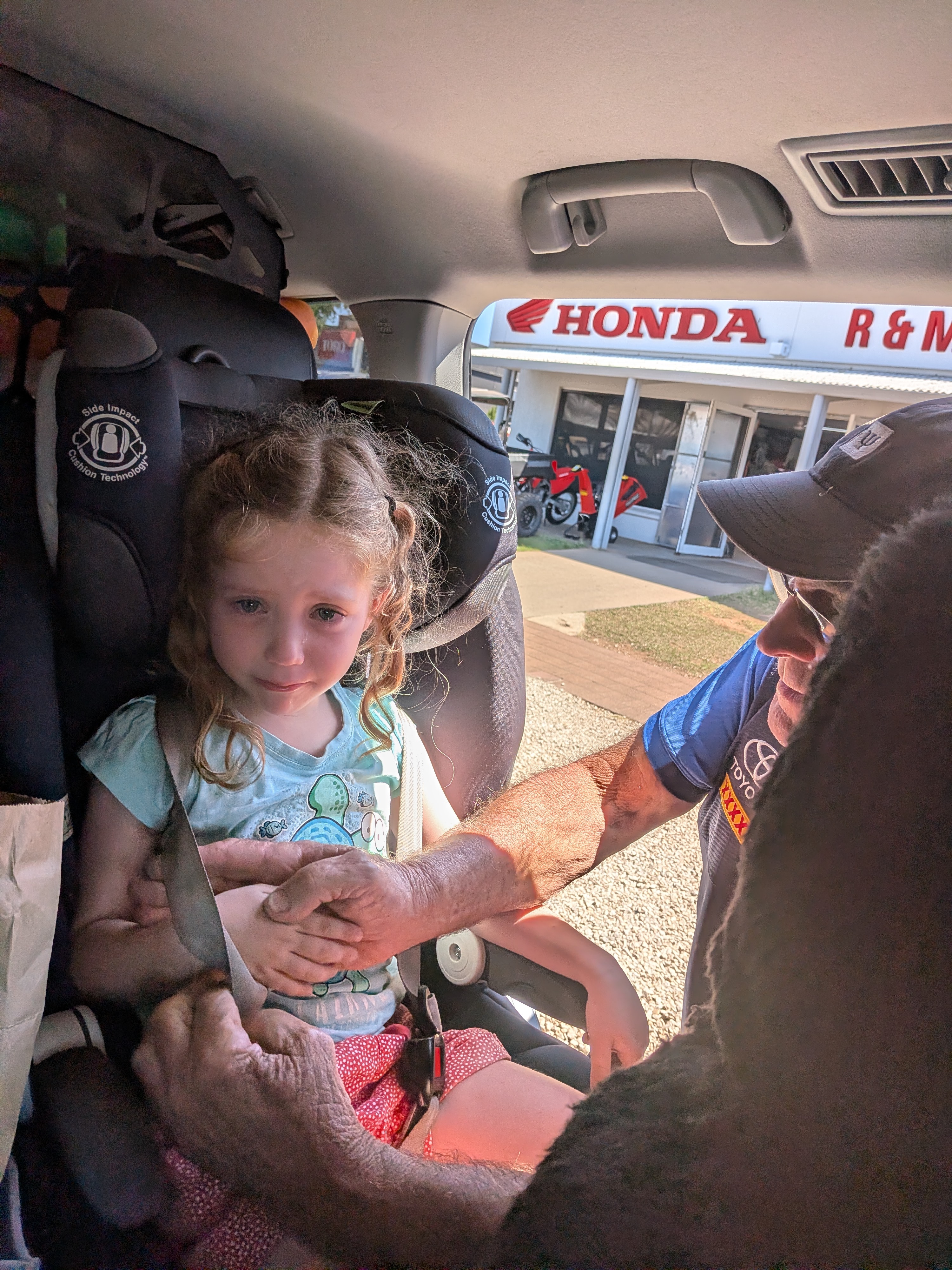 A very sad goodbye &mdash; Pa buckling Leah in one last time