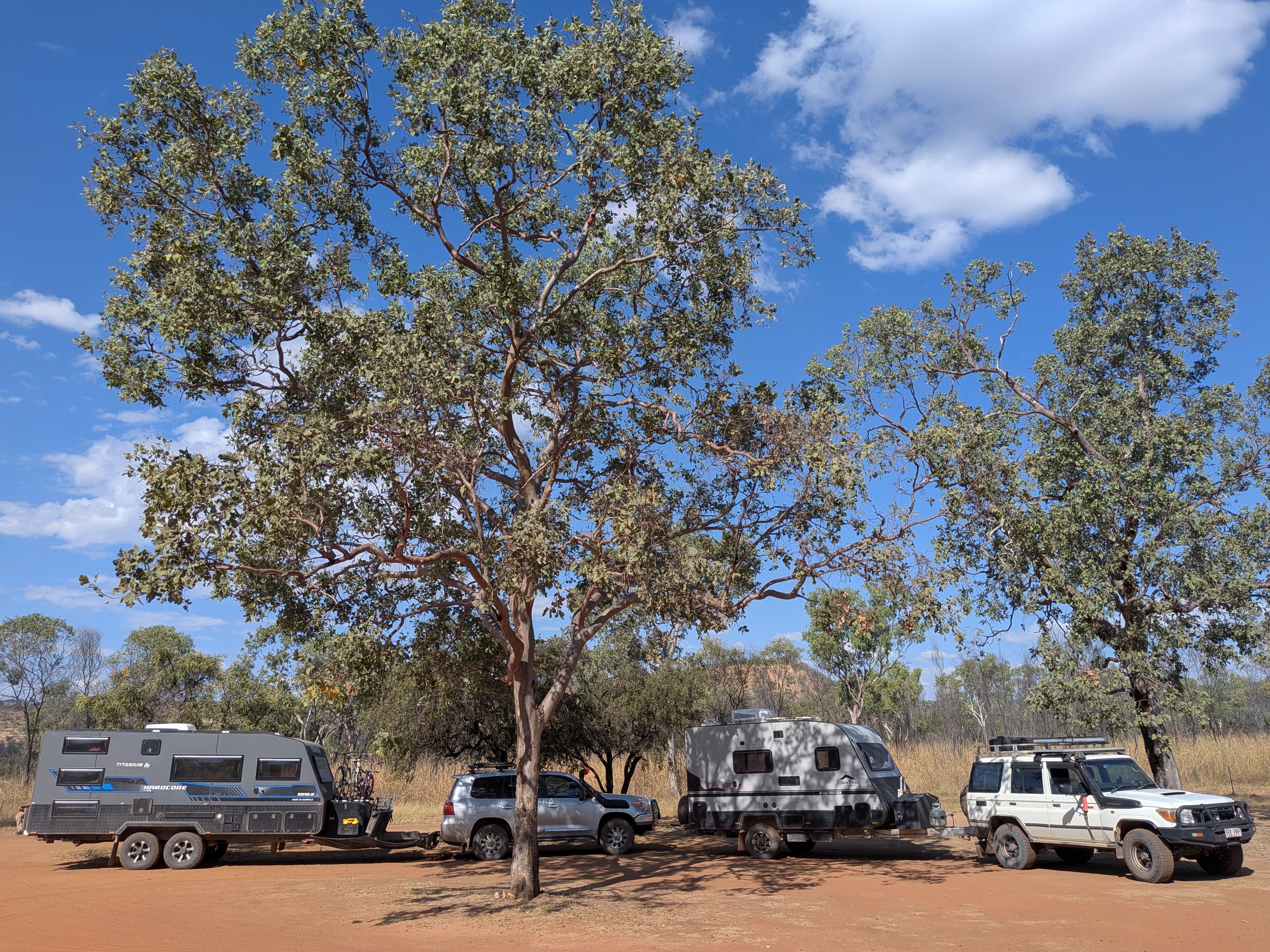 Reg, TITANIUM and the crew parked up in the Ellenbrae shade
